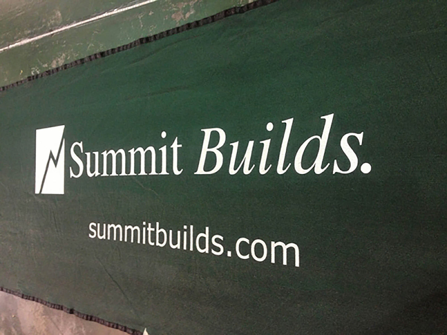 A sign that says summit builds.